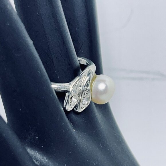 Silver Tone Faux Pearl & Rhinestone Statement Ring Size 8 (R432-1-2) - Picture 3 of 8